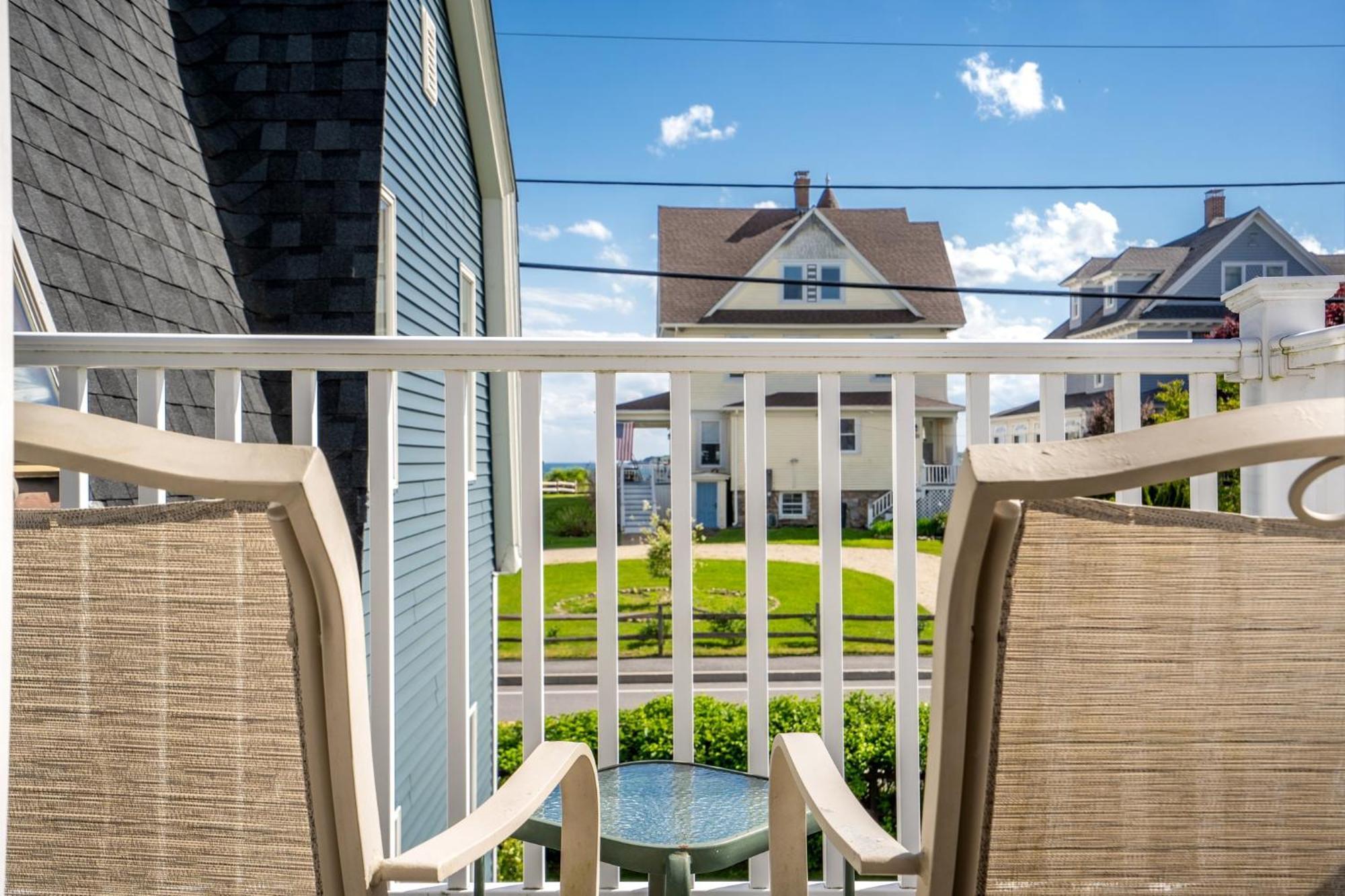 The Lighthouse Inn & Suites York Exterior photo